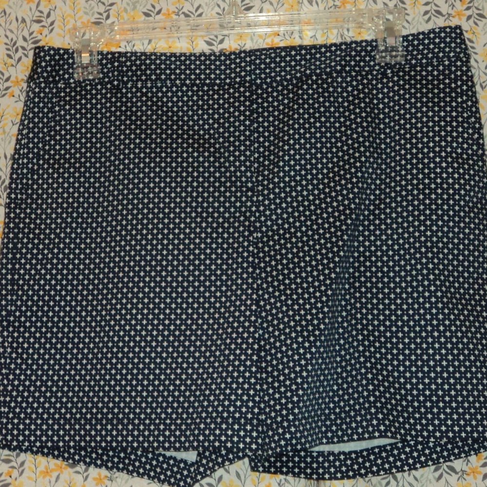 Shorts - Picture 2 of 5